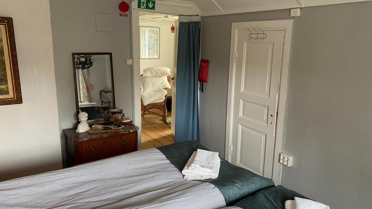 Bjoersjoeas Vildmark - Room In The Main House Olofstorp Экстерьер фото
